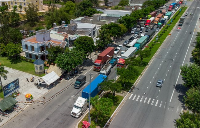 Quy định xe chở hàng từ vùng dịch vào Đà Nẵng khó thực hiện (09/07/2021)